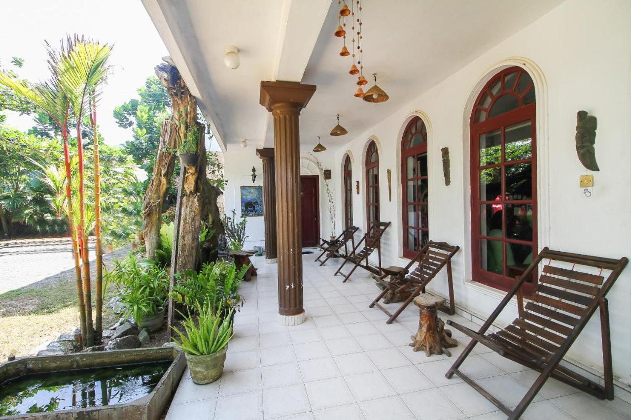 Oyo 459 Barasti Beach Resort Калутара Екстериор снимка