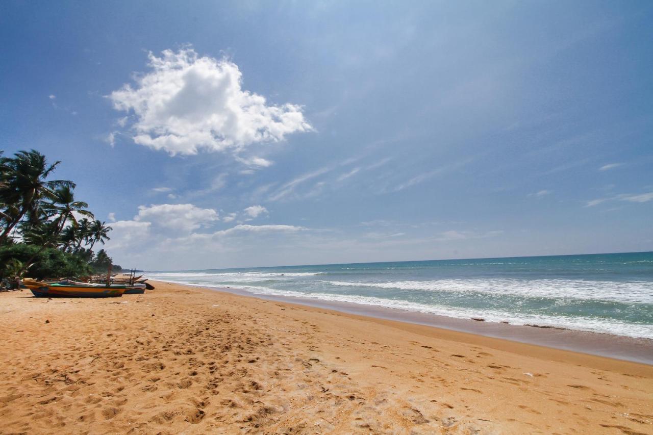 Oyo 459 Barasti Beach Resort Калутара Екстериор снимка