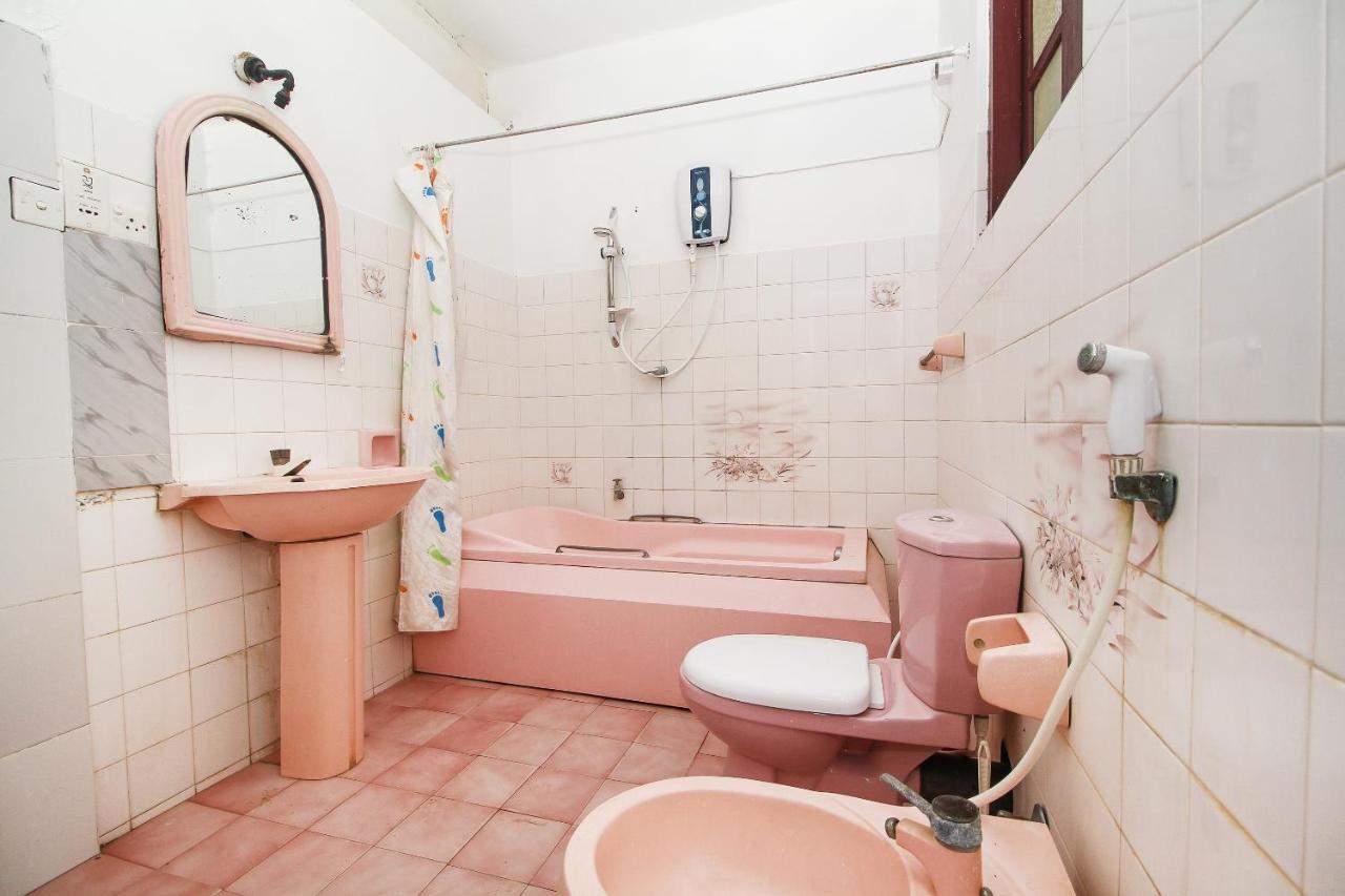 Oyo 459 Barasti Beach Resort Калутара Екстериор снимка